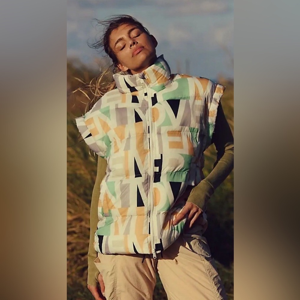 Free People Movement In A Bubble Printed Puffer Vest. NWT. Blocked logo, M